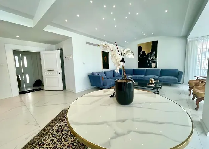 Penthouse Luxury * ニコシア