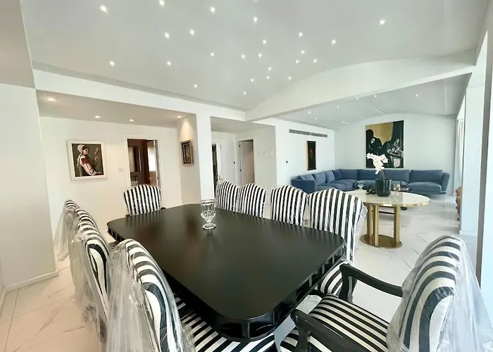 Penthouse Luxury アパート